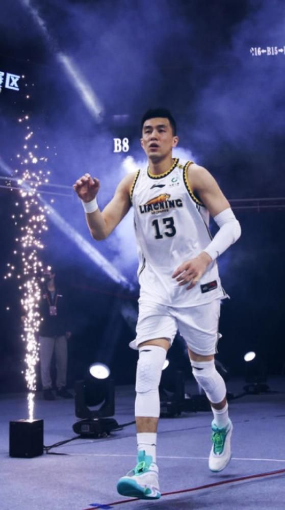 昨天凌晨结束的意甲联赛，罗马1-1佛罗伦萨，迪巴拉左大腿屈肌轻微不适提前被换下场。